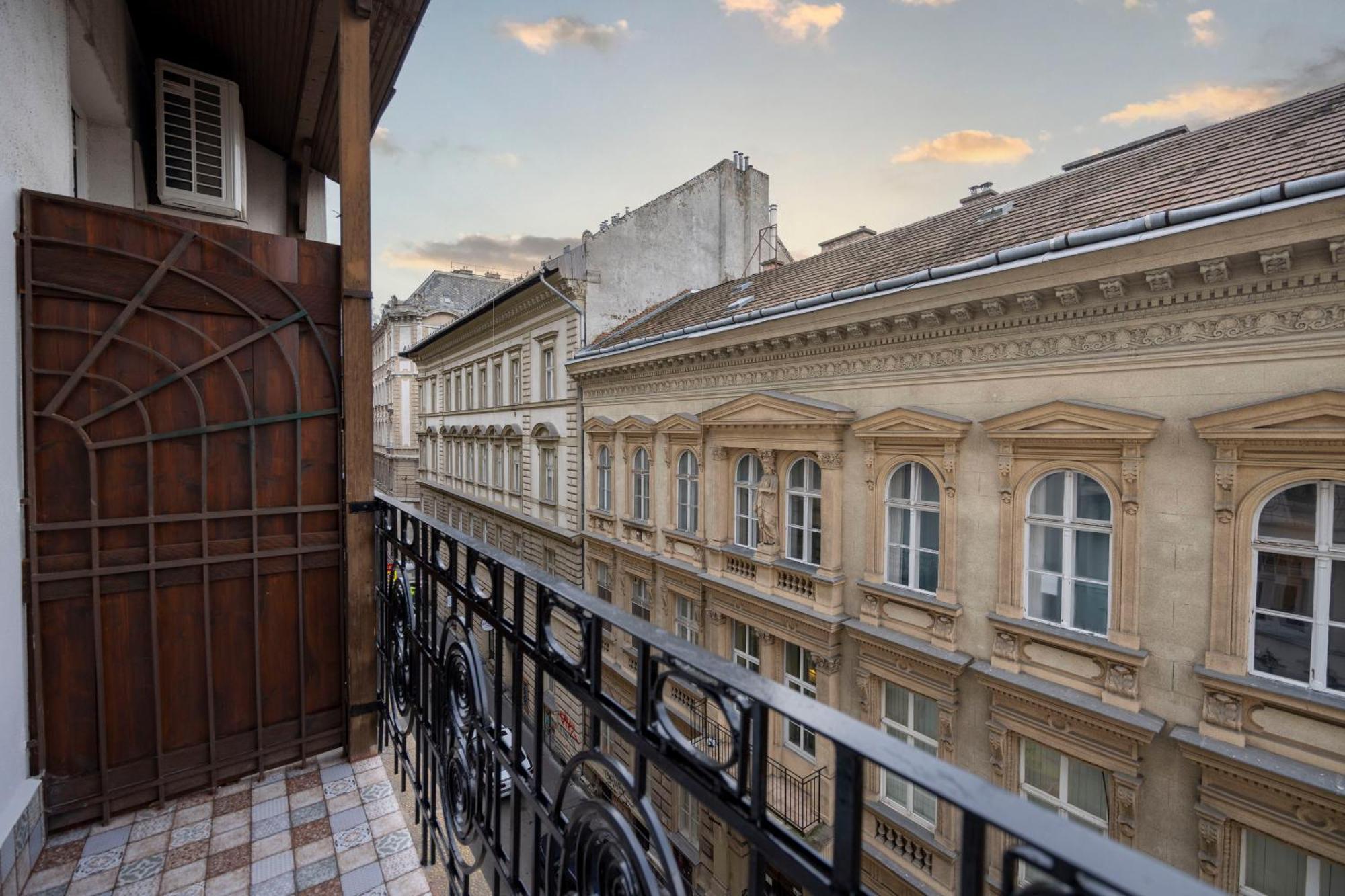Luxurious Central 4Bedrm 3Bathrm Residence W/ Balcony Budapeste Exterior foto